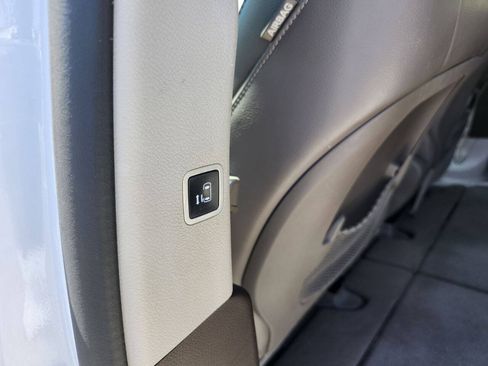 Used 2017 Chrysler Pacifica Touring-L FWD image 7