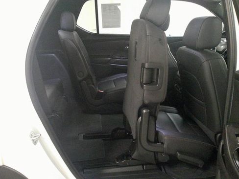 Used 2023 Chevrolet Traverse RS image 26