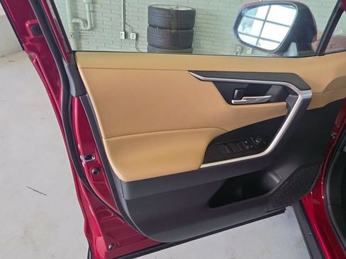 Used 2024 Toyota RAV4 XLE FWD image 9