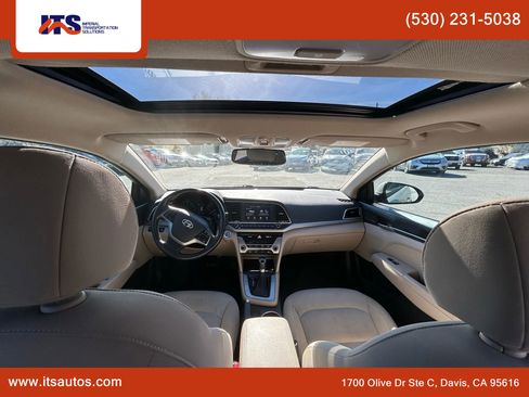 Used 2017 Hyundai Elantra Value Edition image 12