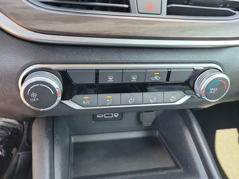 Used 2025 Nissan Altima 2.5 SV AWD/4WD image 17