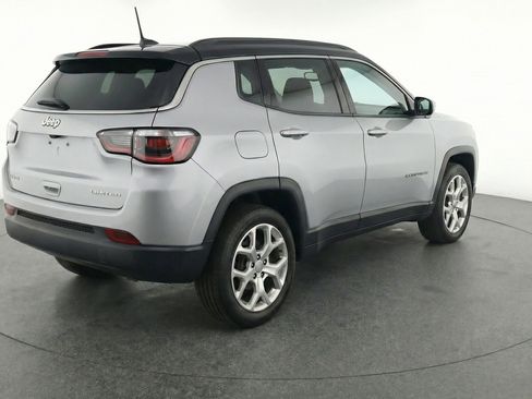 Used 2025 Jeep Compass Limited image 9