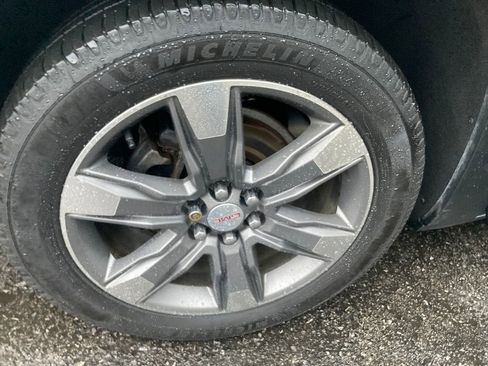 Used 2017 GMC Acadia SLT image 31