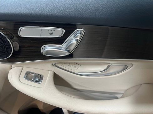 Used 2022 Mercedes-Benz GLC 300 4MATIC image 27