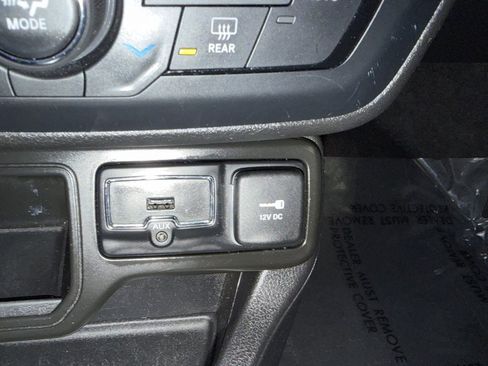 Used 2018 Jeep Renegade Altitude image 15