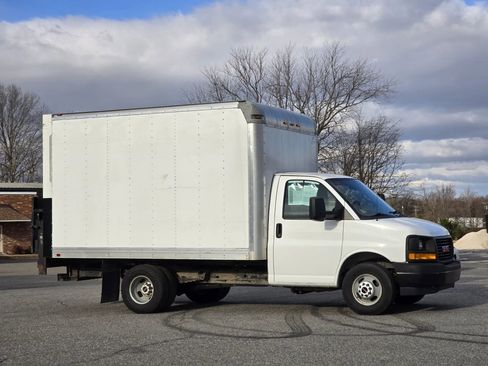 Used 2017 GMC Savana 3500 image 12