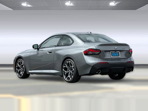 Used 2025 BMW 230i Coupe w/ Premium Package image 3