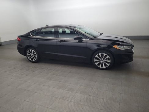 Used 2020 Ford Fusion SE image 11