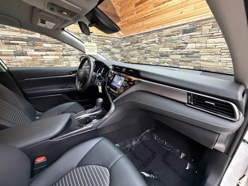 Used 2020 Toyota Camry SE image 13