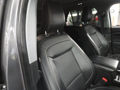 Used 2022 Ford Explorer Limited w/ Limited Technology Package image 34