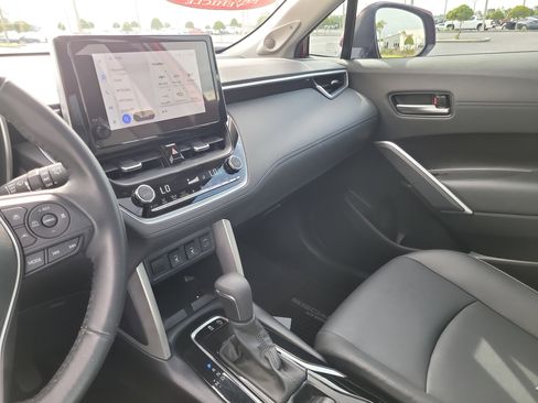 Certified 2024 Toyota Corolla Cross XLE w/ Convenience Package FWD image 24
