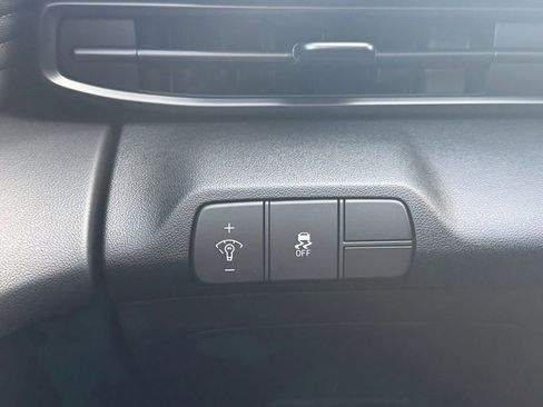 Certified 2025 Hyundai Elantra Sport image 12