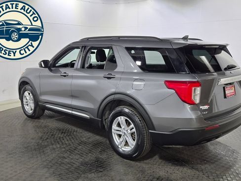 Used 2022 Ford Explorer XLT AWD/4WD image 3