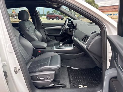 Used 2020 Audi Q5 2.0T Premium w/ Titanium Sport Package AWD/4WD image 18