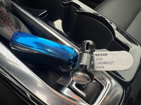 Used 2025 Chevrolet Trax RS w/ Driver Confidence Package FWD image 3