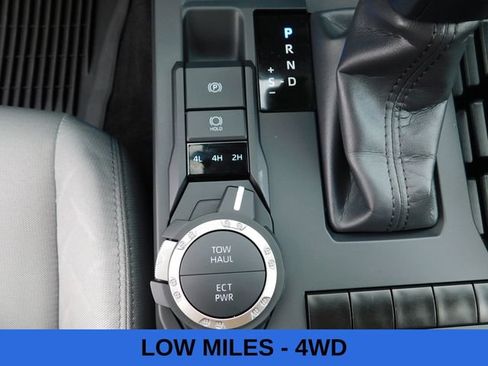 Used 2024 Toyota Tacoma SR5 AWD/4WD image 18