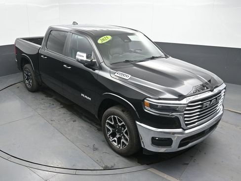 Used 2025 RAM 1500 Laramie AWD/4WD image 35