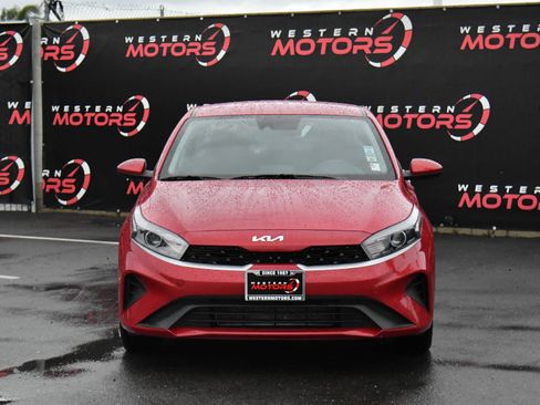 Used 2024 Kia Forte LXS image 2