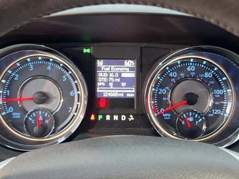 Used 2015 Chrysler Town & Country Touring-L w/ Trailer Tow Group image 16