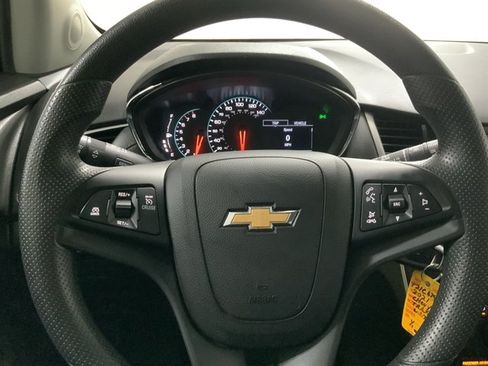 Used 2021 Chevrolet Trax LS w/ Tint and Cruise Package AWD/4WD image 23
