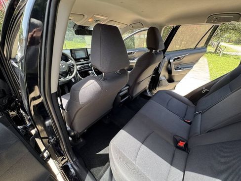 Used 2019 Toyota RAV4 LE FWD image 29