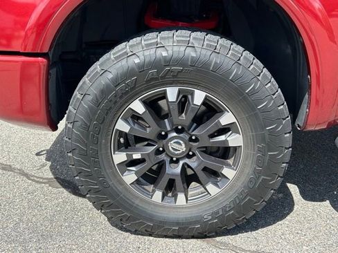 Used 2018 Nissan Titan PRO-4X w/ Pro-4x Convenience Package image 10