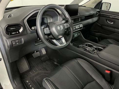 Certified 2025 Honda Pilot Elite image 3