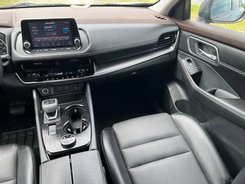Certified 2022 Nissan Rogue SV w/ SV Premium Package AWD/4WD image 10