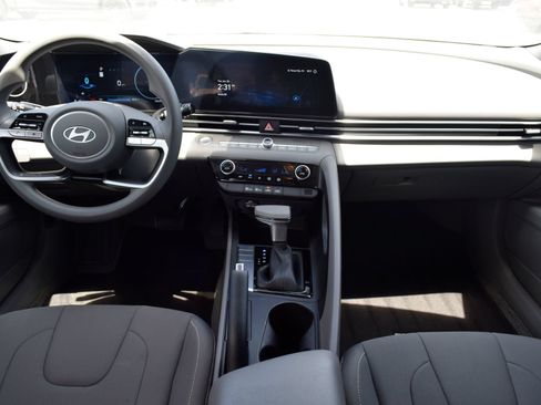Used 2024 Hyundai Elantra SEL FWD image 5