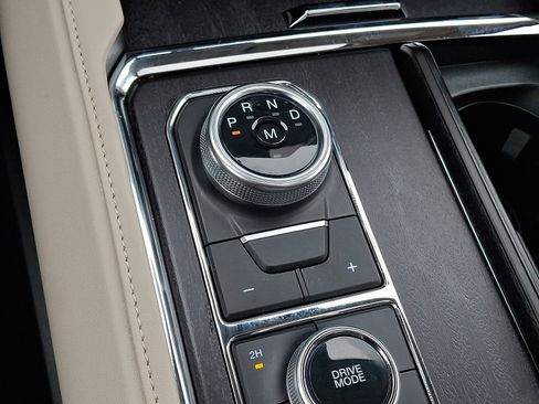 Certified 2024 Ford Expedition Platinum image 21