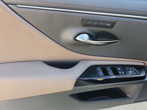 Used 2025 Lexus ES 350 w/ Premium Package image 13