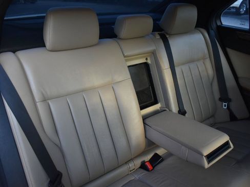 Used 2013 Mercedes-Benz E 550 4MATIC Sedan image 28