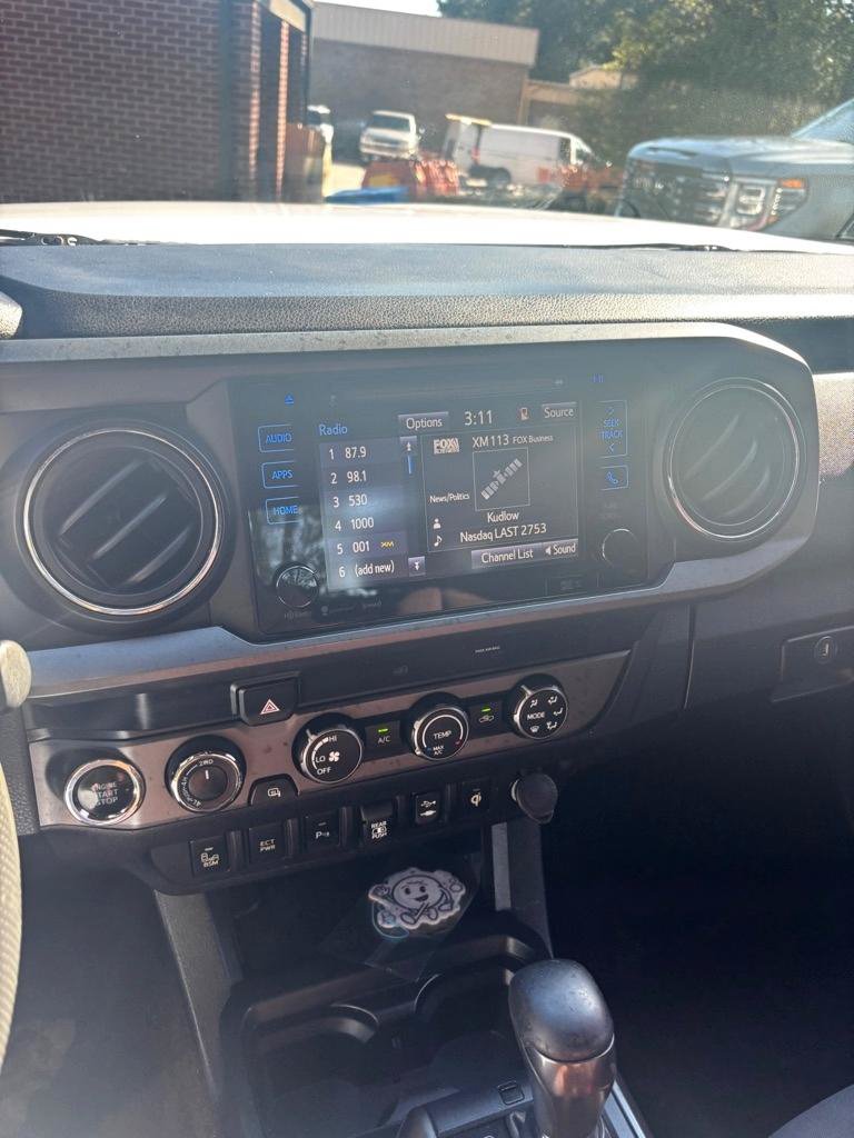 Used 2019 Toyota Tacoma TRD Off-Road w/ Technology Package AWD/4WD image 14