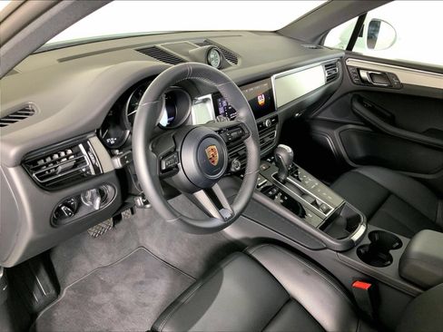 Used 2026 Porsche Macan AWD/4WD image 4