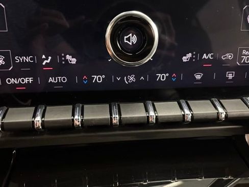 Used 2025 GMC Yukon Denali image 31