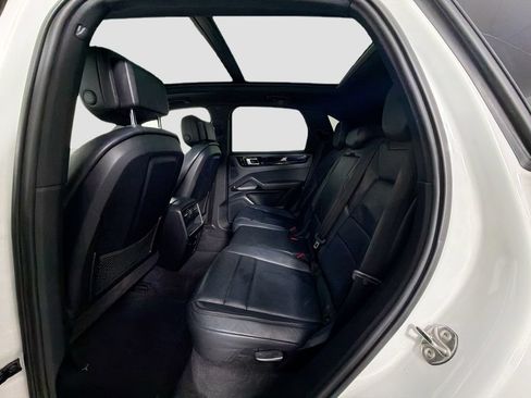 Used 2019 Porsche Cayenne AWD/4WD image 25