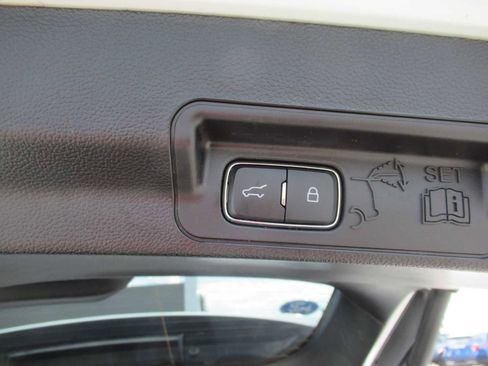 Used 2022 Ford Explorer XLT w/ Equipment Group 202A image 21