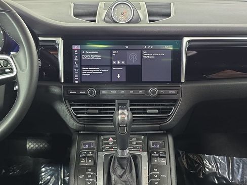 Certified 2019 Porsche Macan AWD/4WD image 16