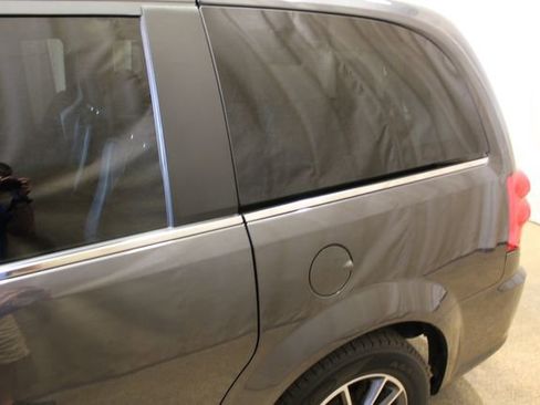 Used 2017 Dodge Grand Caravan SXT image 6