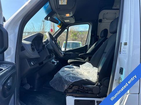 Used 2021 Mercedes-Benz Sprinter 2500 image 9
