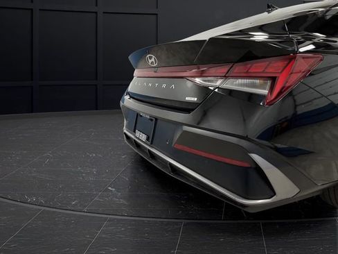 Used 2024 Hyundai Elantra Limited image 32