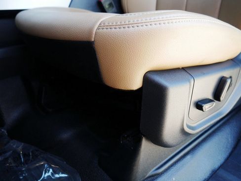 Used 2022 Ford F250 Lariat w/ Lariat Value Package AWD/4WD image 13