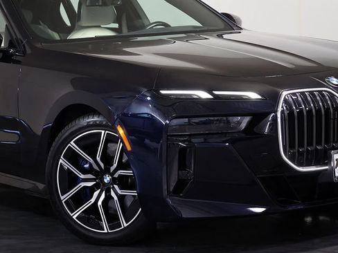Used 2023 BMW 760i xDrive AWD/4WD image 8