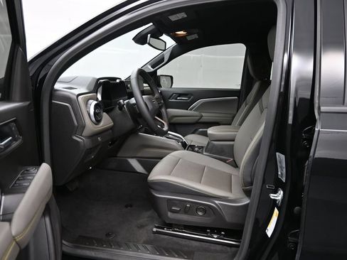 Used 2026 Chevrolet Colorado ZR2 w/ Technology Package AWD/4WD image 9
