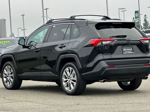 Used 2023 Toyota RAV4 XLE Premium image 7