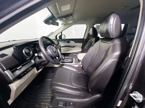 Used 2023 Kia Carnival LX image 14