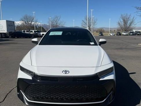 Used 2023 Toyota Crown XLE image 3