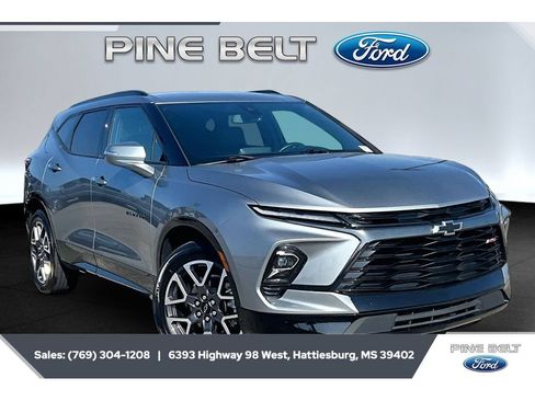 Used 2025 Chevrolet Blazer RS FWD image 1