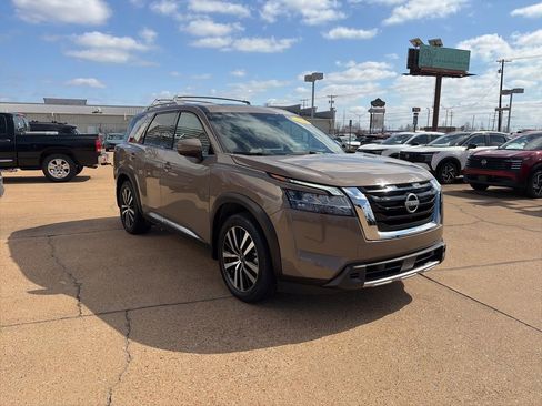 Used 2023 Nissan Pathfinder Platinum w/ Cargo Package image 6