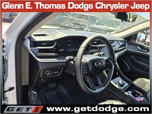 Used 2022 Jeep Grand Cherokee Limited 4xe w/ Luxury Tech Group II AWD/4WD image 15